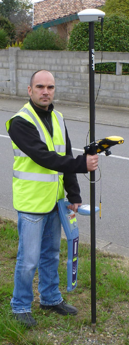 visioreso-detection-georeferencement-reseaux-enterres_RD8000-radiodection-trimble-xh6000